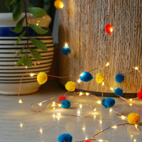 Pom Pom String Lights - 10M, 100 LEDs, USB operated